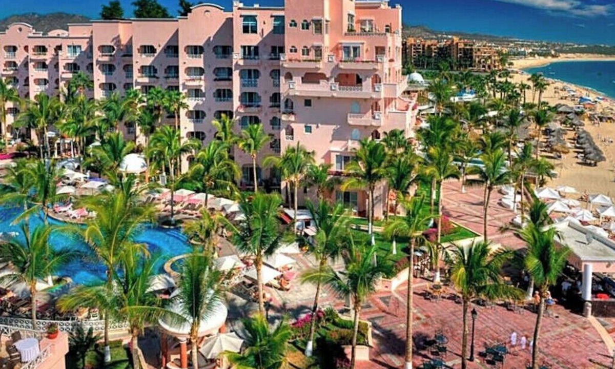 Los Cangrejos II y III Resort | MASTER Suite Sleeps 6 Resort and Spa in Cabo with amazing pool and beach access.