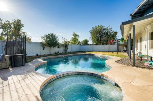 Dobson Ranch House | Mesa Oasis w/Diving Pool By Spring Training, Dtwn
