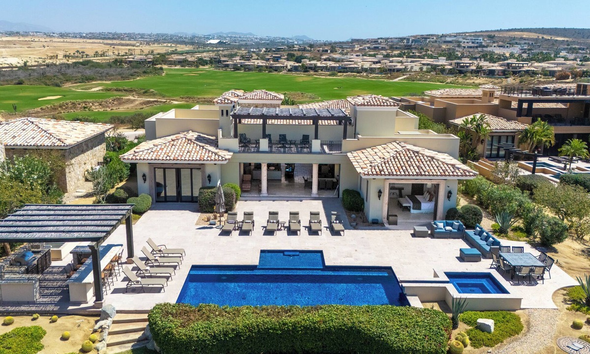 Los Cangrejos II y III House | Mexican Oasis: 5 BR Grand Villa