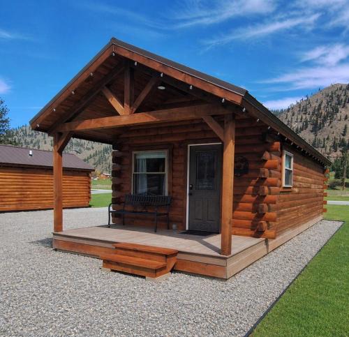 Superior House | Micham's Clark Fork River Retreat River Front, Mountain View Fire Pit Cabin 5