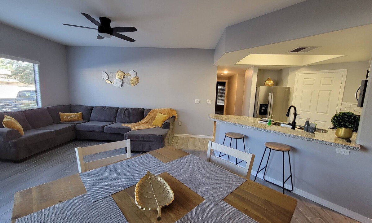 Maryvale Condo | Minutes away from Spring Training, Cardinals Stadium, West gate District