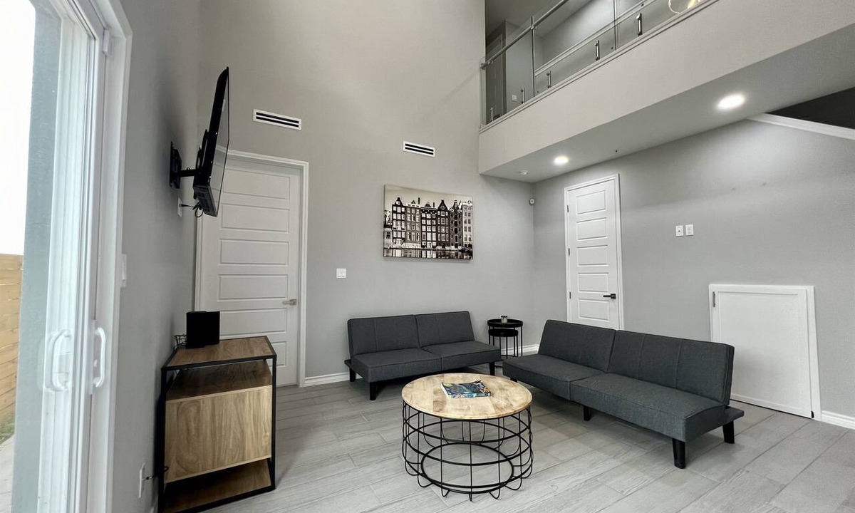 Brownsville Condo | Miramar #1 - Modern & Spacious 3BD/3.5BA - WiFi