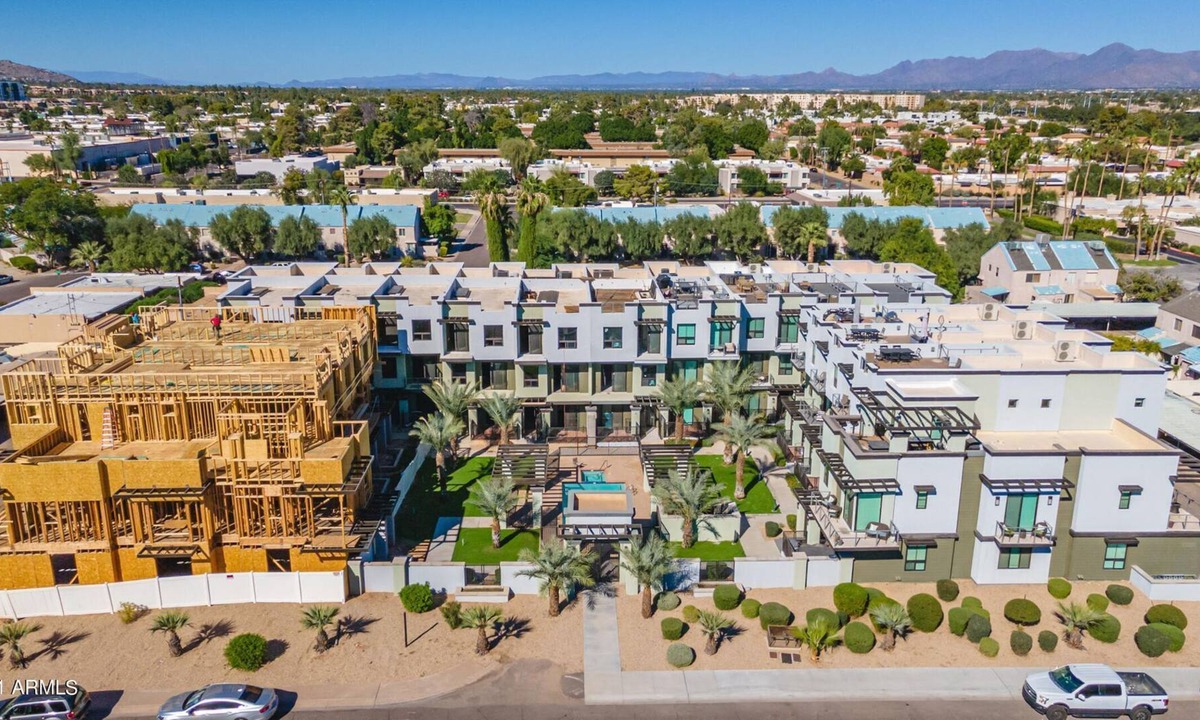 Entertainment District House | Modern 3 bedroom Scottsdale Townhome w/ rooftop deck