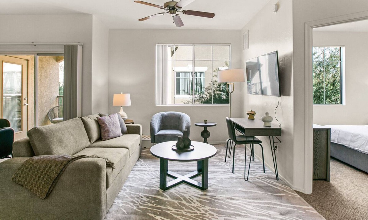 Tucson Apartment | Modern Apartment in Prime Location (ID7950X63)