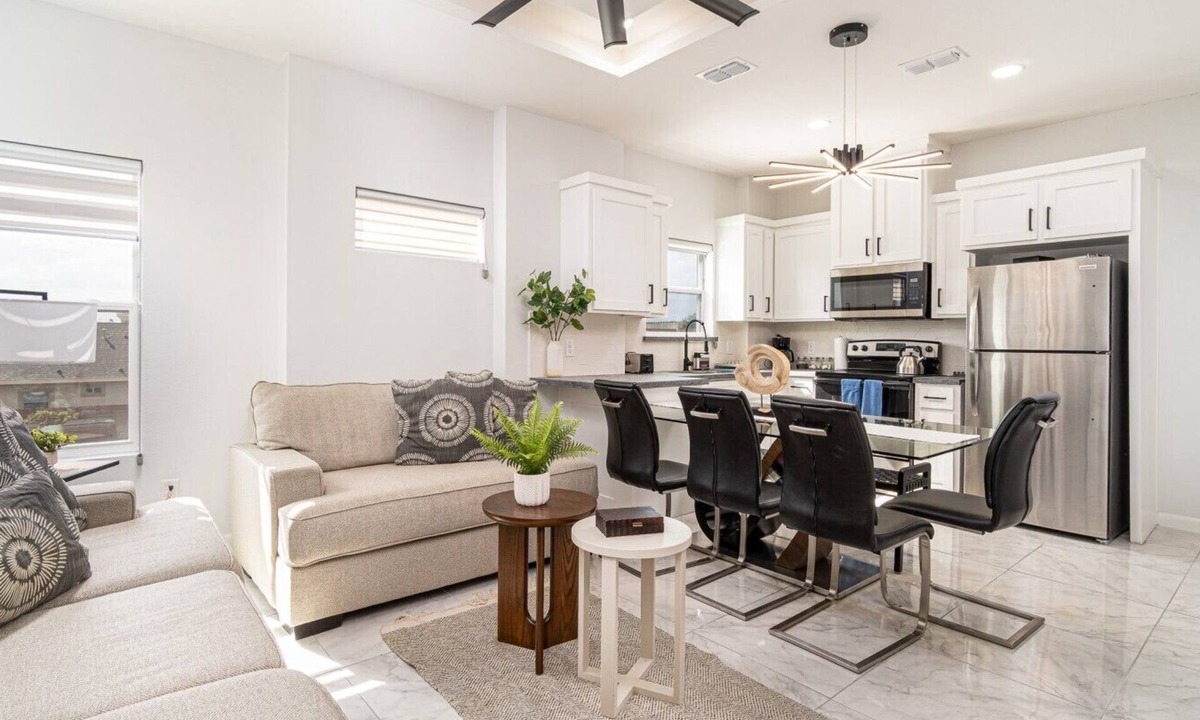 Pharr Apartment | Modern Comfort |Brand New Apartment |Walk to Shops