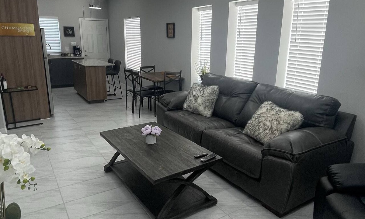 Weslaco Apartment | Modern comfortable retreat in gated community!