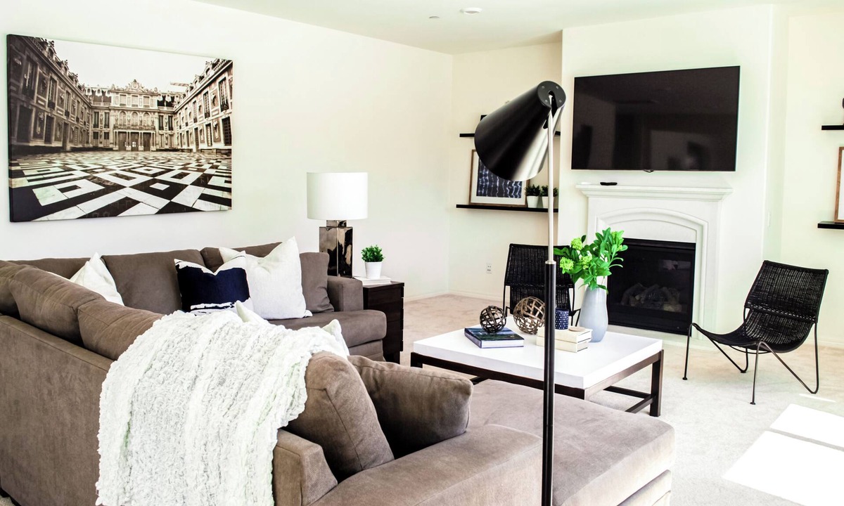Mira Loma House | Modern Deluxe Family Home near Goose Creek