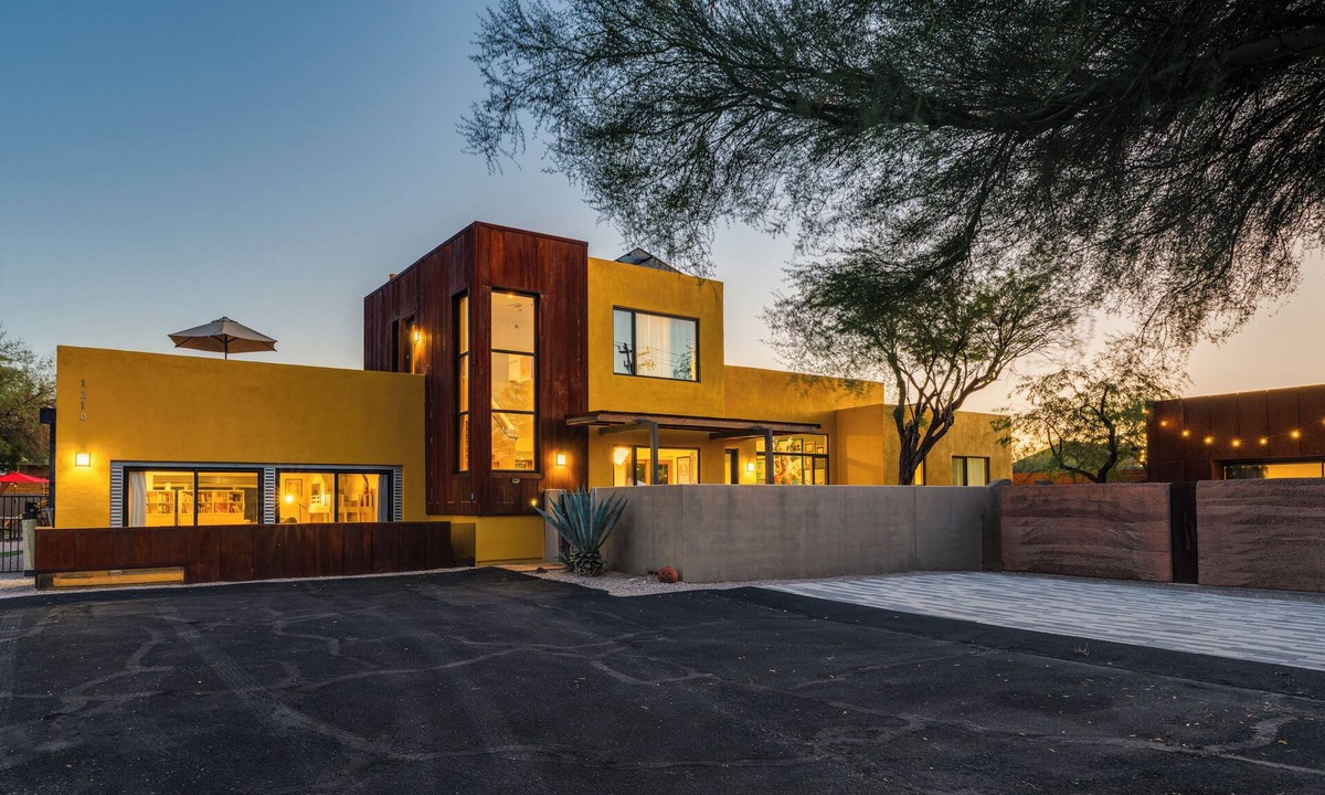 Tucson House | Modern Desert Escape: Luxe Pool, Kids’ Play Zone !