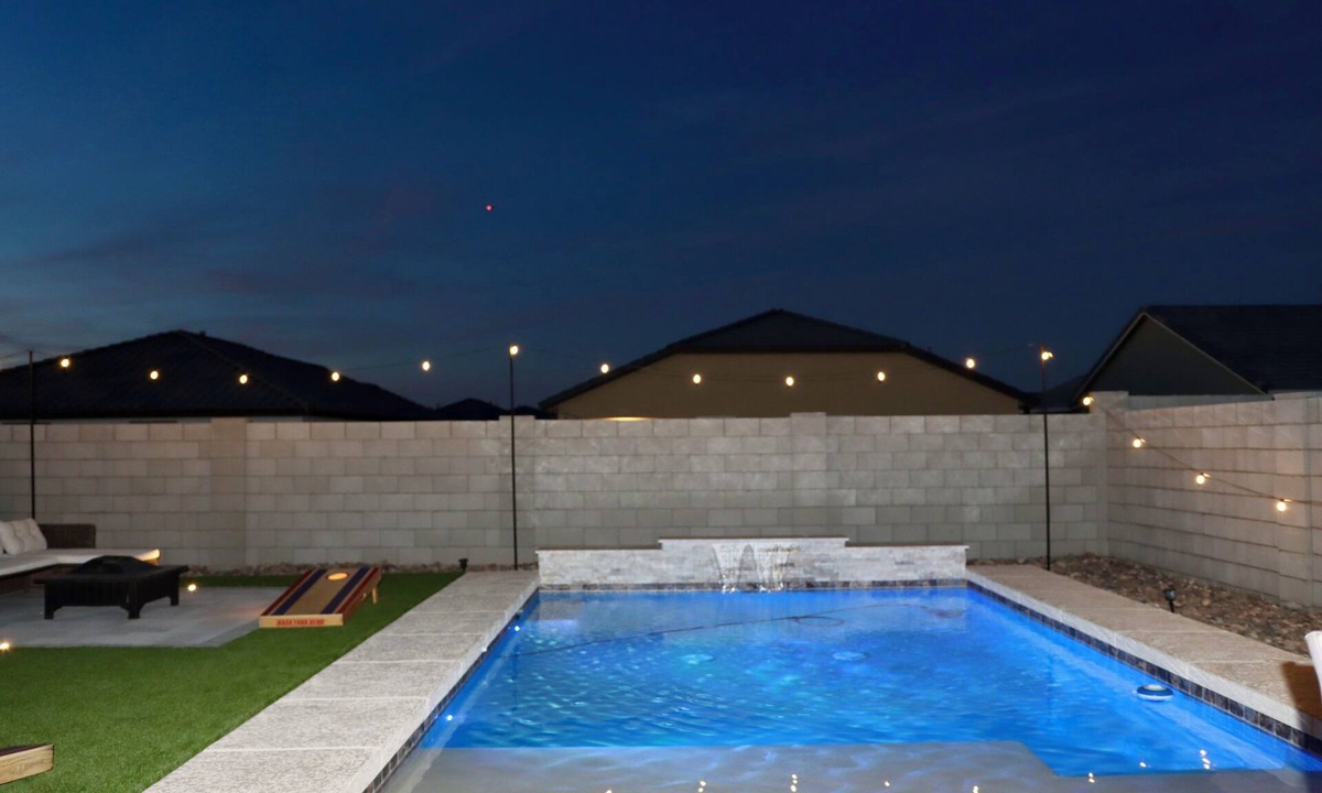 South Mountain House | Modern Desert Oasis - Private Pool - Sleeps 9 Guests - Near DT & Airport