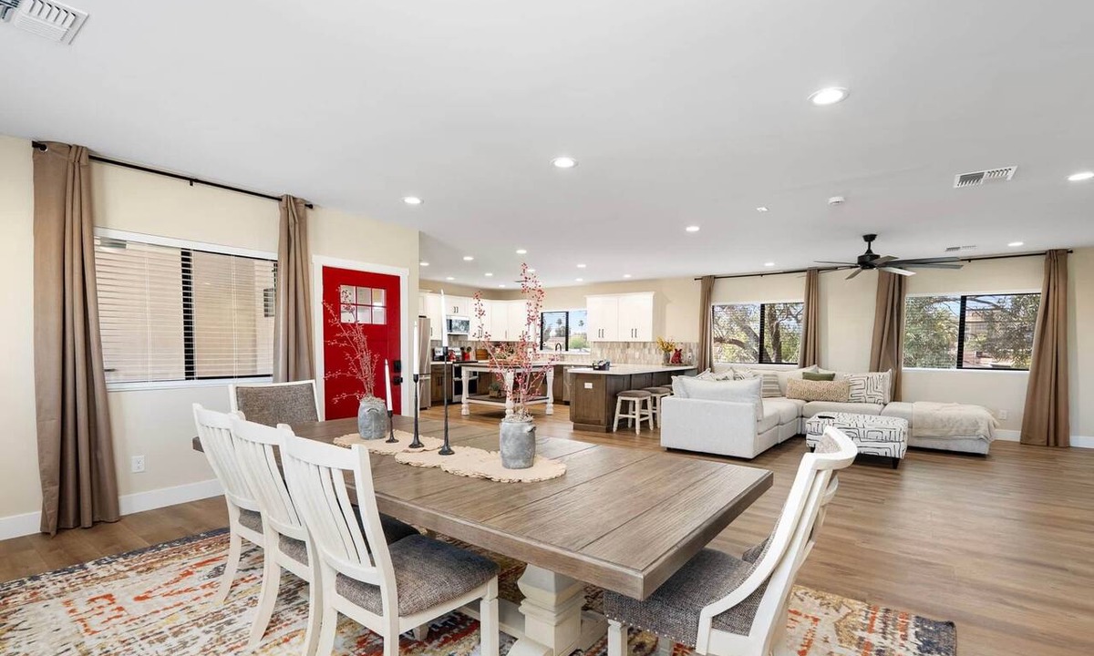 Chandler House | Modern DT Gem | Perfect for Business & Groups