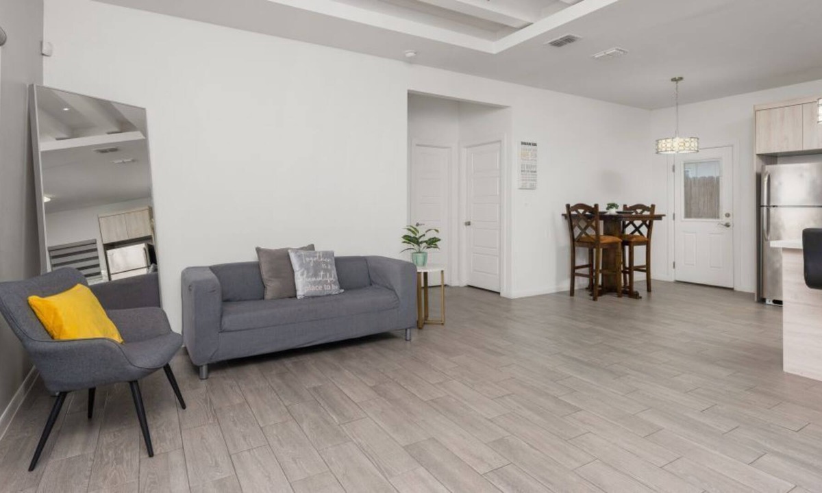 Pharr House | Modern Duplex with Fully Upgraded Amenities