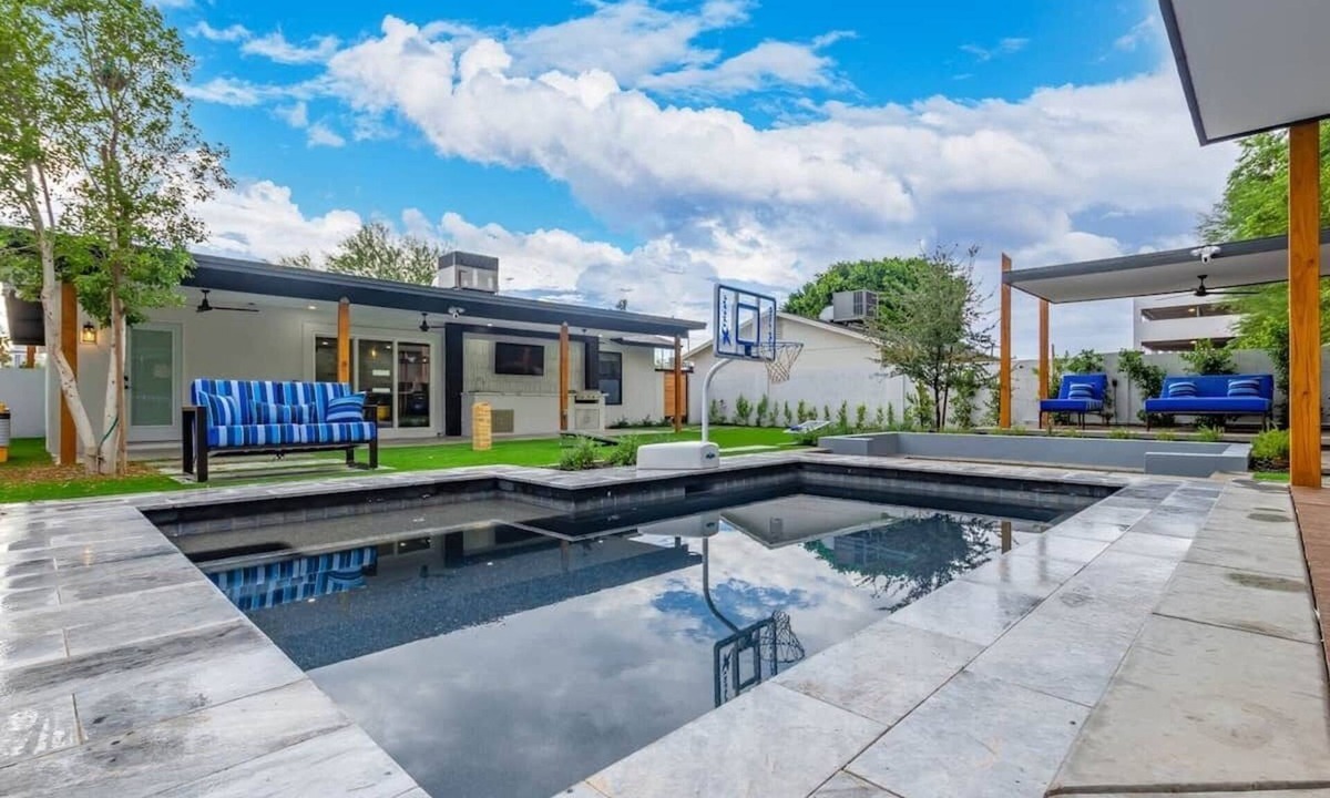 Garfield House | Modern dwn twn 3BR/3BR W/pool & spa