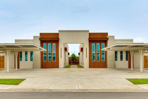 Mission House | Modern Getaway w/Private Patio & Grill in McAllen