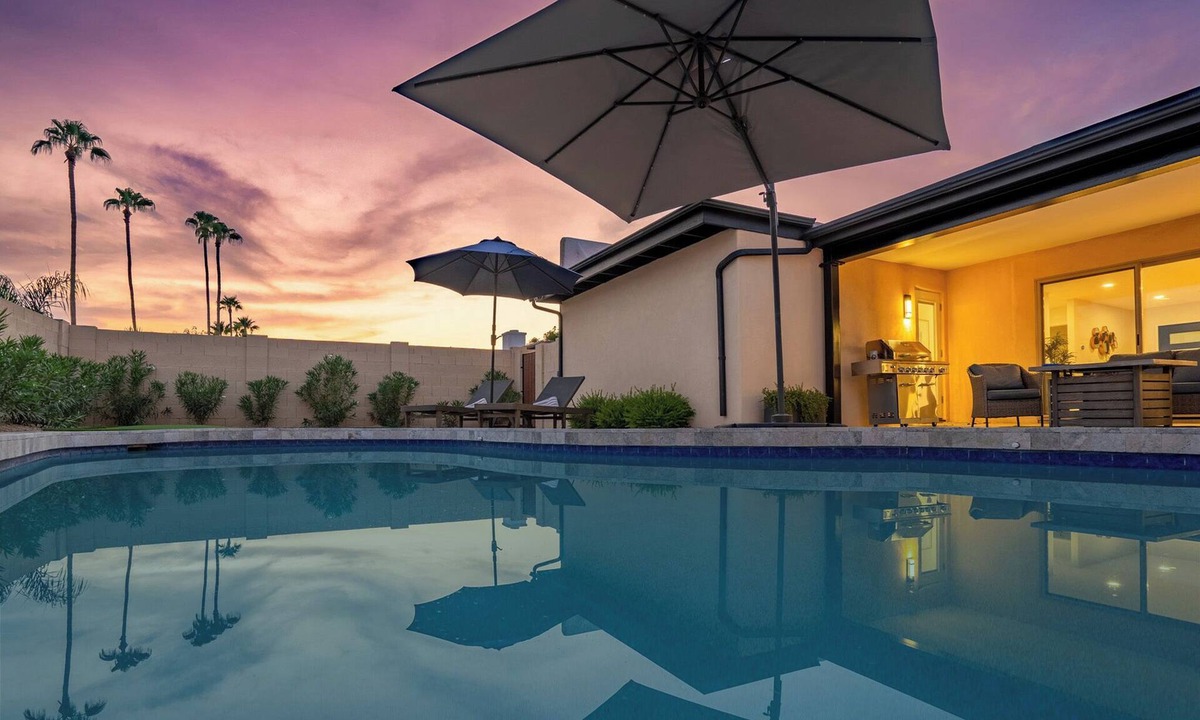 Raskin Estates House | Modern Kierland Oasis – Heated Pool, Games, Walk to shopping & dining!