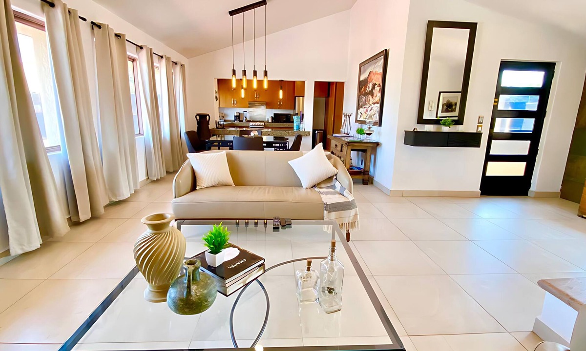 San Antonio Tlayacapan House | Modern 3-Bedroom Retreat in Ajijic-Walk To Everything-Gym-Pickleball-Golf Cart