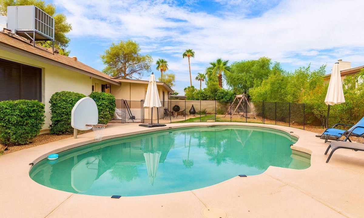 Dobson Ranch House | Modern Retreat | 3BR Family Stay w/Pool + Swingset | Near Cubs & A's