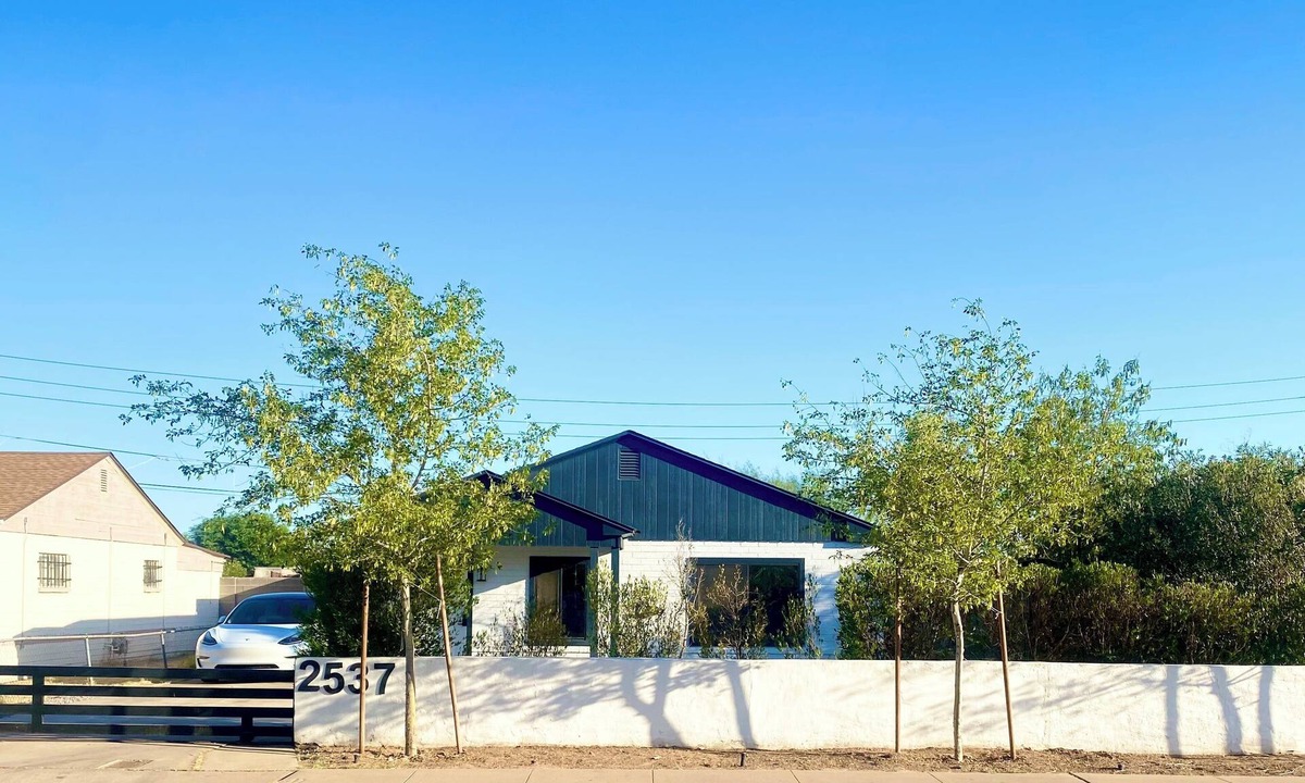Estrella House | Modern Urban Oasis Conveniently Located near Downtown Phoenix.