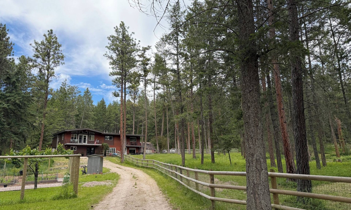 Kings Point Apartment | Montana Forest Retreat, Easy Walk to Flathead Lake, 1.5 Acres Fenced for Dogs!