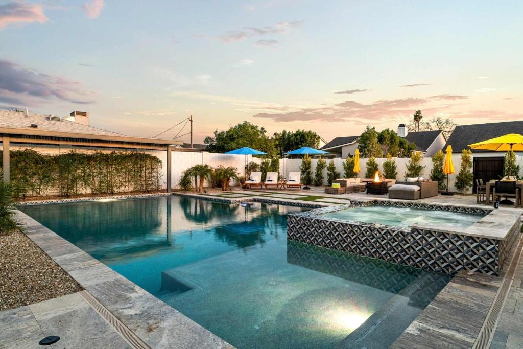 Arcadia Lite House | Montecito Luxe Home - 3-Villa Retreat with Pool Courtyard