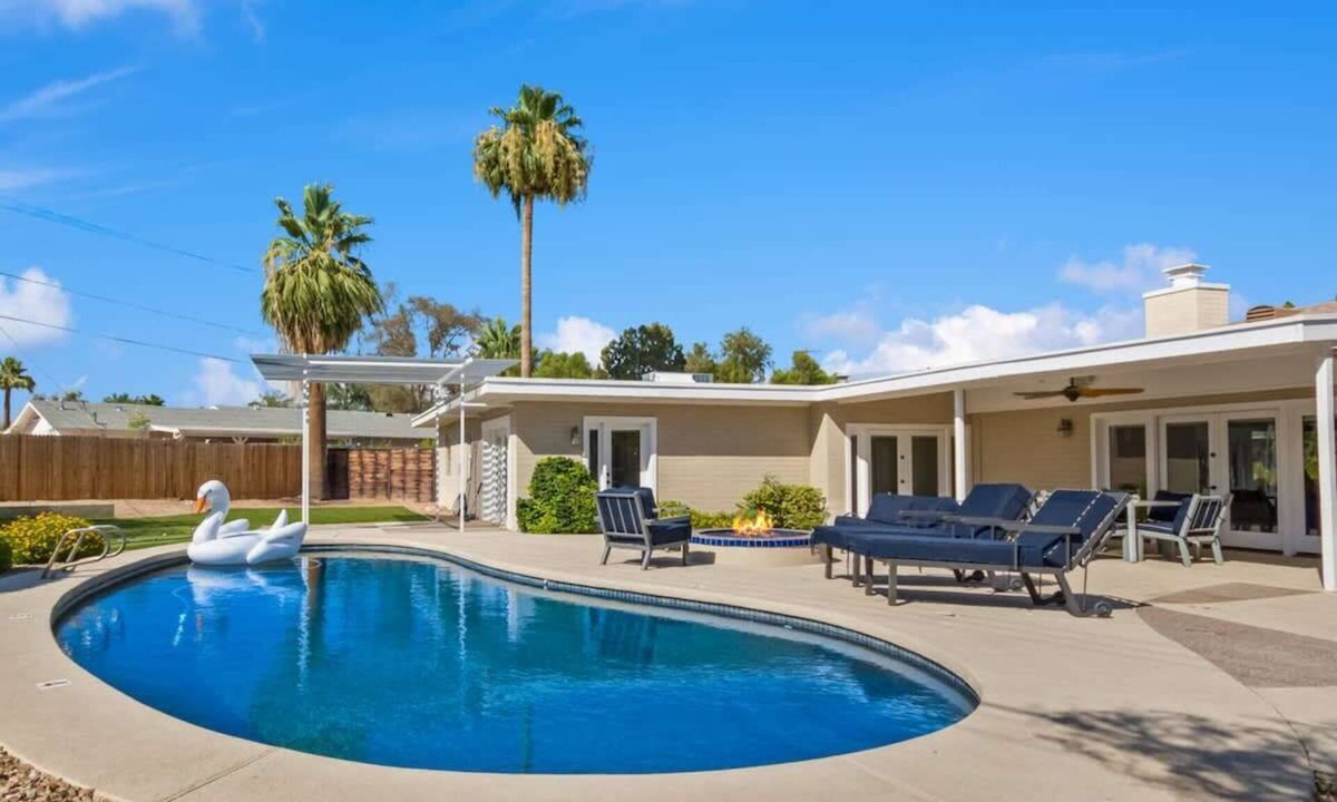 South Scottsdale House | Mountain Serenity-Pool-Putting Green-Pizza Oven