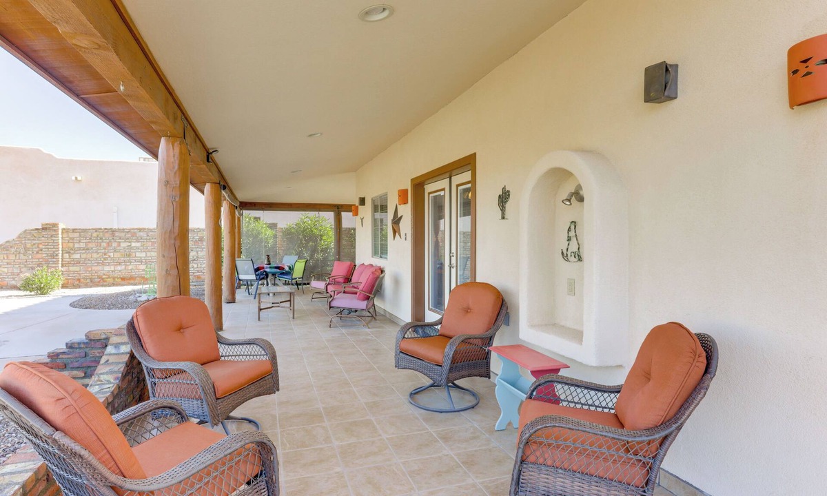 Foothills Apartment | Mtn-View Casita w/Rooftop Deck & Patio in Yuma!