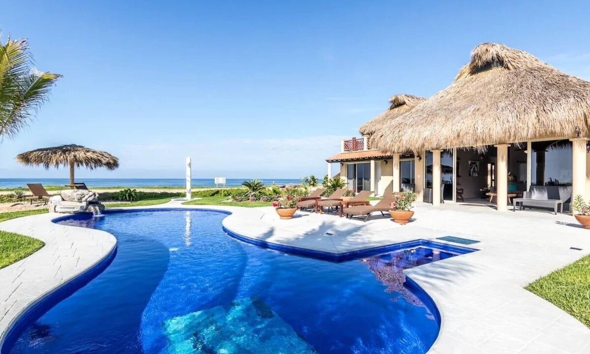 San Pedro Mixtepec Villa | Casa Delfin - Beach Front Villa w/Pool & Resort