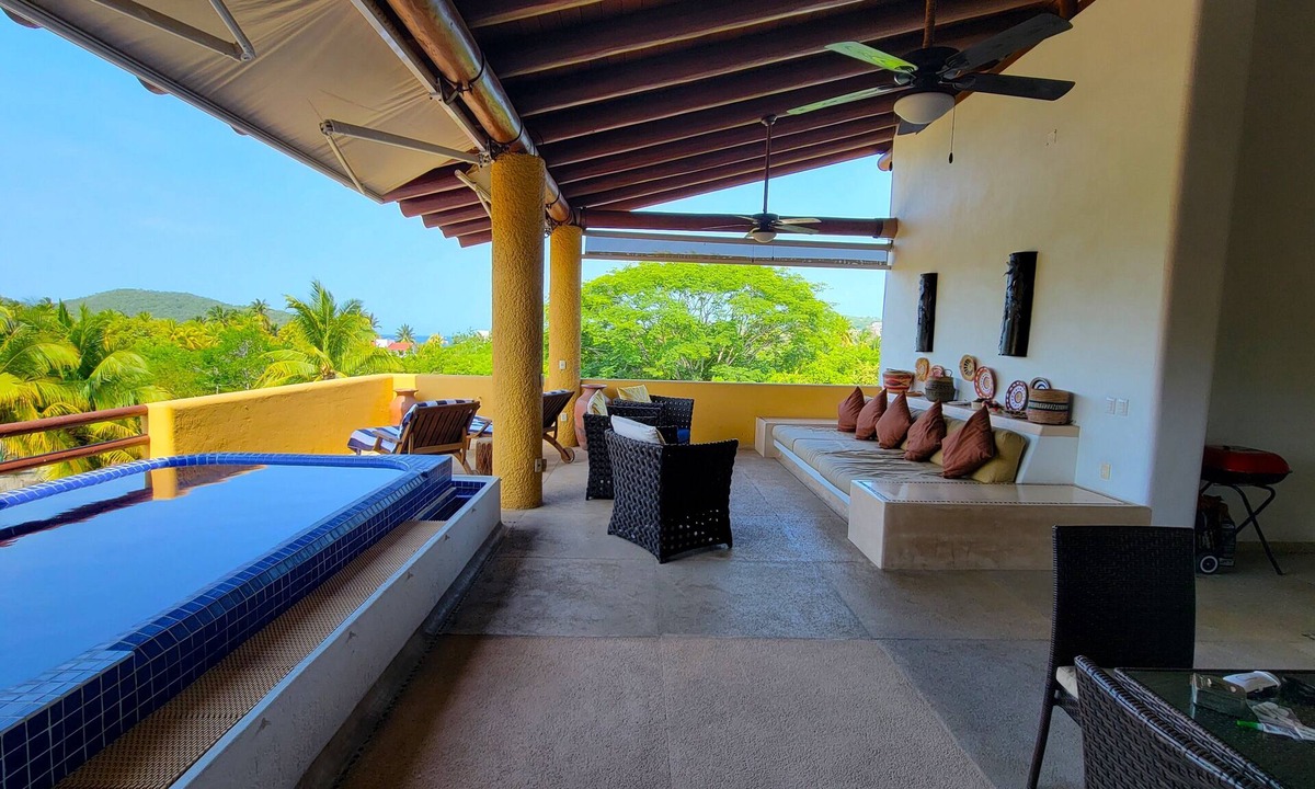 Zihuatanejo Condo | My Zihua Dream is a PENTHOUSE CONDO just steps from La Ropa Beach, 2 BR 3.5 BA