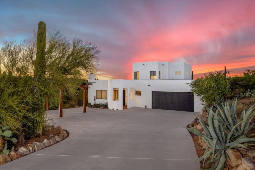 Catalina Foothills Estates House | N Campbell