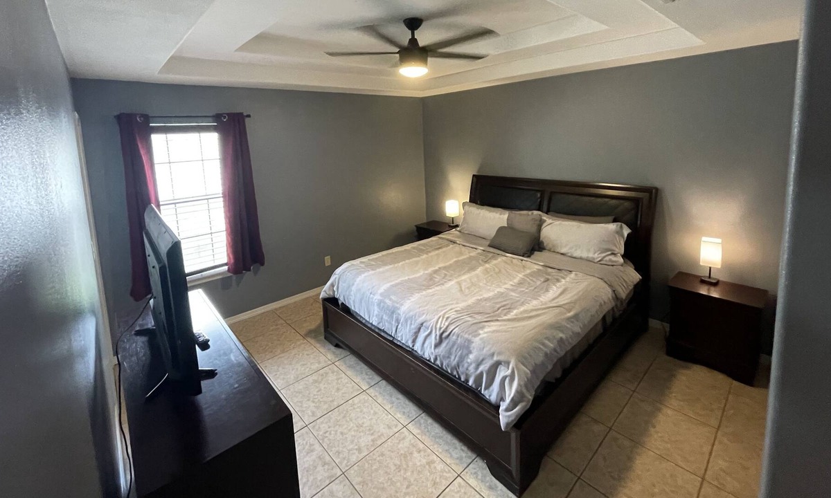 Edinburg Apartment | Near UTRGV, Region One and HEB Park apt.