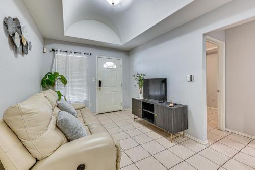 Palmhurst Apartment | Near UTRGV & State Park: Cozy Mission Unit