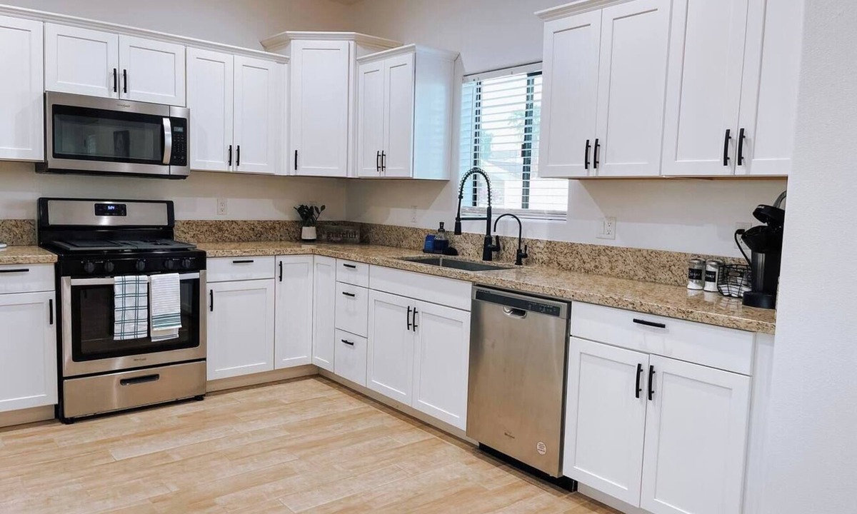 Fort Mohave House | New build! Pool | 3bd | 2ba | Sleeps 7 | Views