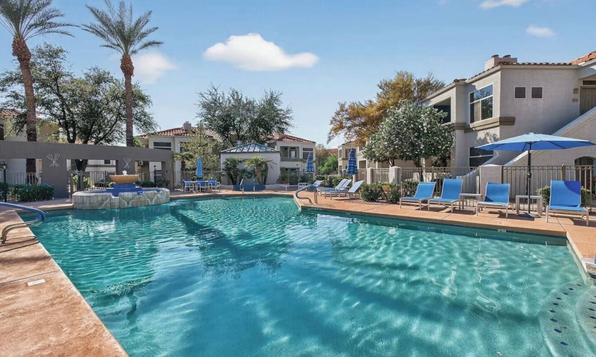 Central Scottsdale Condo | NEW Serene Poolside Condo Centrally located in Scottsdale with Resort Amenities