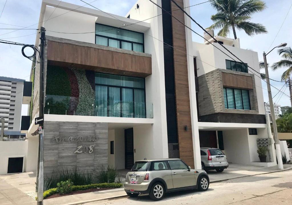 Las Gaviotas Apartment | Newer Ground Floor Apartment Near The Beach, Shops