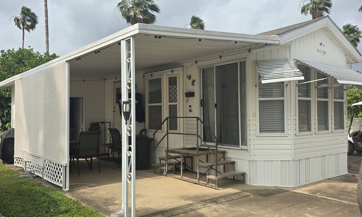 Donna House | Nice 1-bedroom house in 55+ resort