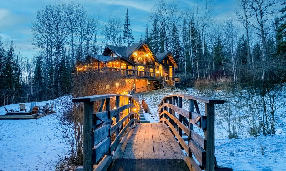 French River House | North Shore Timber Home! Minutes To Town! Acres of Privacy!