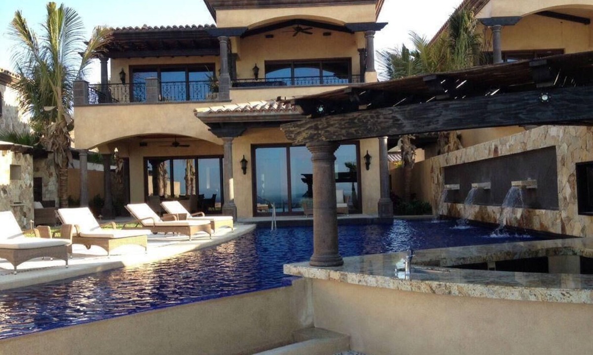 Pedregal House | NOVAISPANIA 4-BEDROOM BEACH HOUSE - VICEROY/GOVERNOR