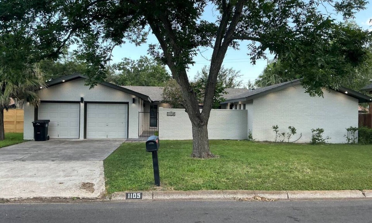 Weslaco House | NuSpace:Beautiful 3-BR 2 Bath - house with AC/Heat & Sunroom in fabulous Weslaco