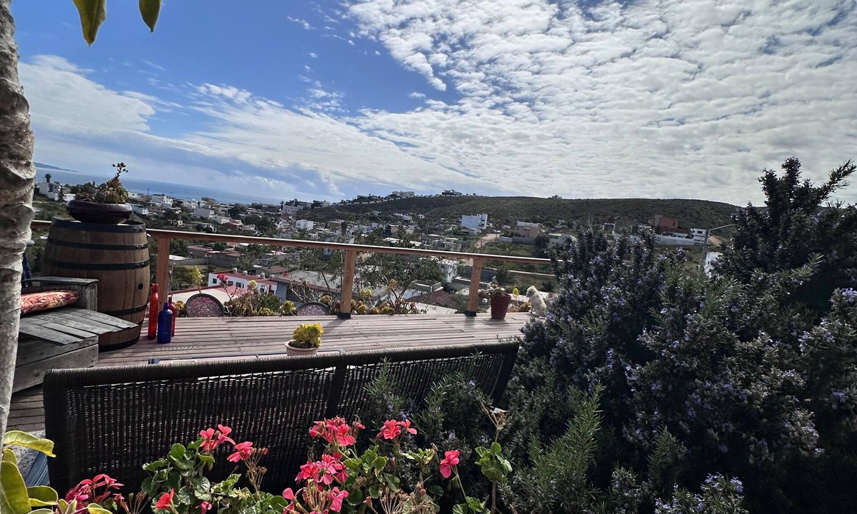 Ensenada Ski Chalet | Océano Chalet. La Terraza Vista al Mar