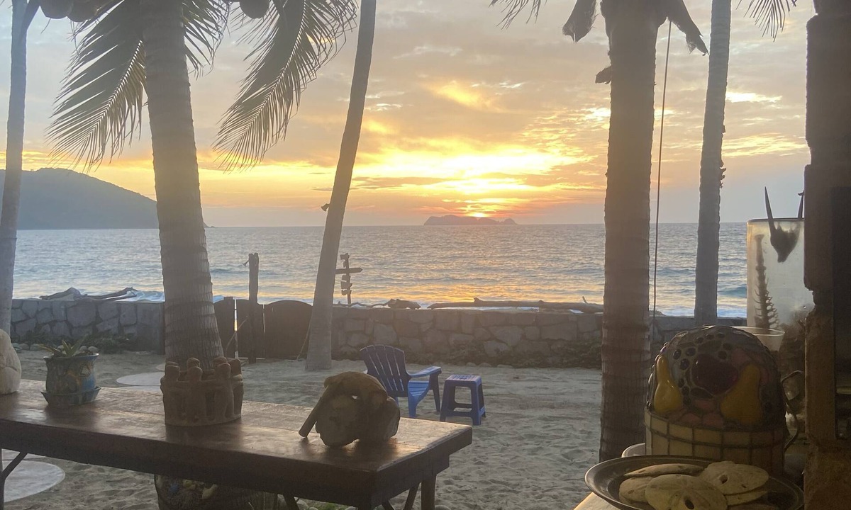 Barra de Potosi Bed & Breakfast | Ocean Lover's Paradise - Balcony Room