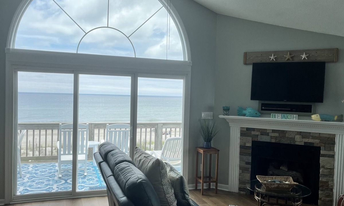 Emerald Isle House | Oceanfront 5BR 3BA Home -Great Island Location! Book Now!