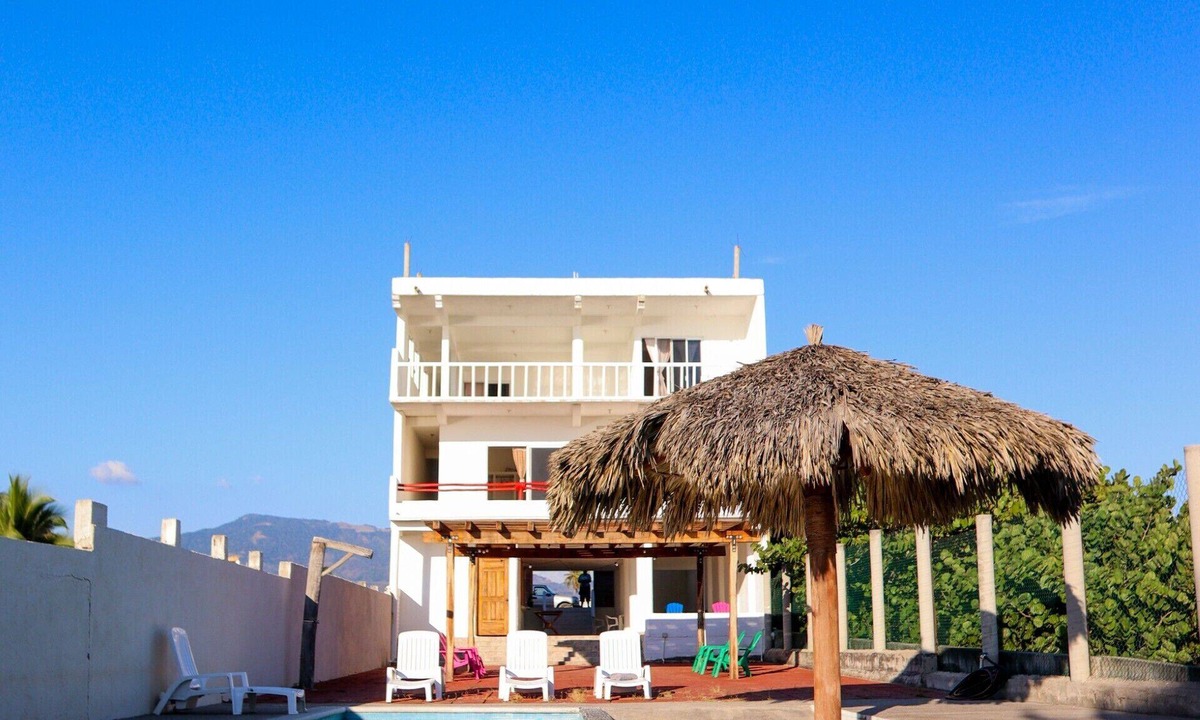Ixtapa House | Oceanfront Private 7-bedroom house with AC in vibrant Zihuatanejo