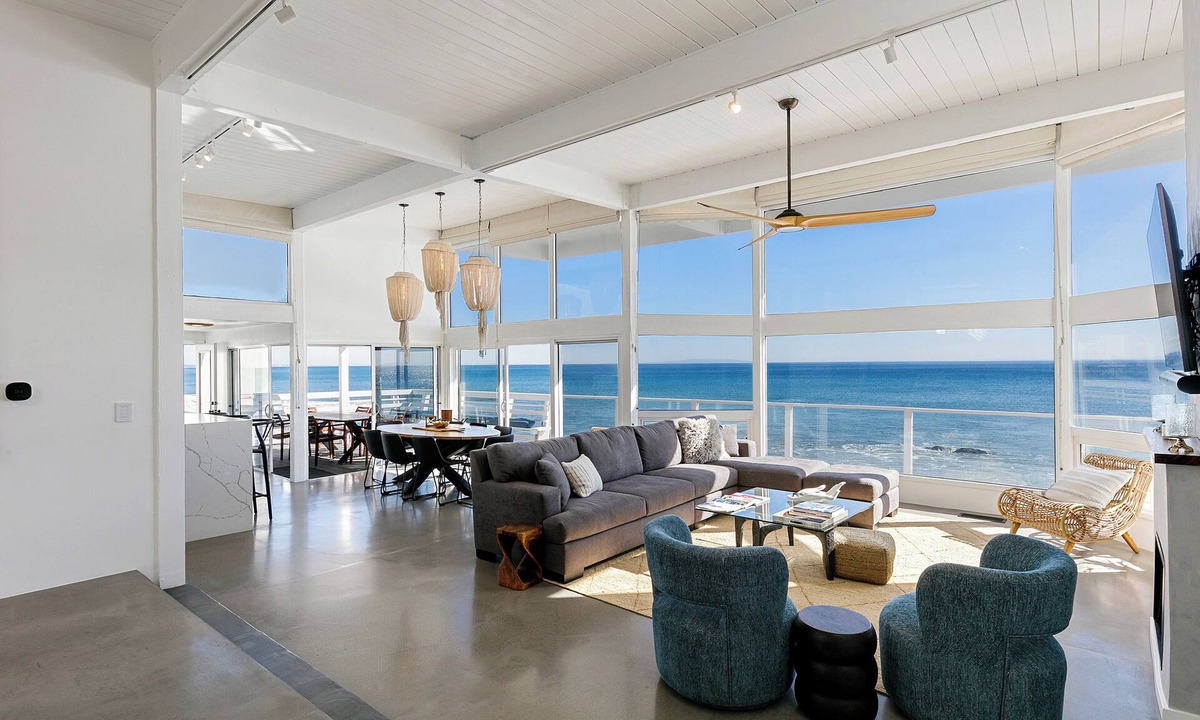 Eastern Malibu House | Oceanfront w/Heated Pool & Hot Tub, Parking, AC, Private Beach Access
