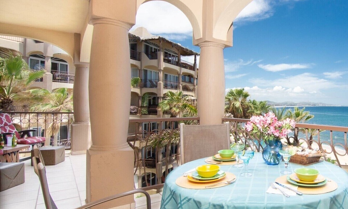 San Jose del Cabo Condo | On the Beach 2 Bedroom at Las Olas B402