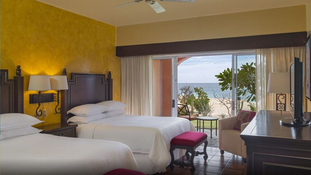 Cabo San Lucas Resort | One bedroom villa with full kitchen. Gorgeous Hacienda del Mar. Reserve now!