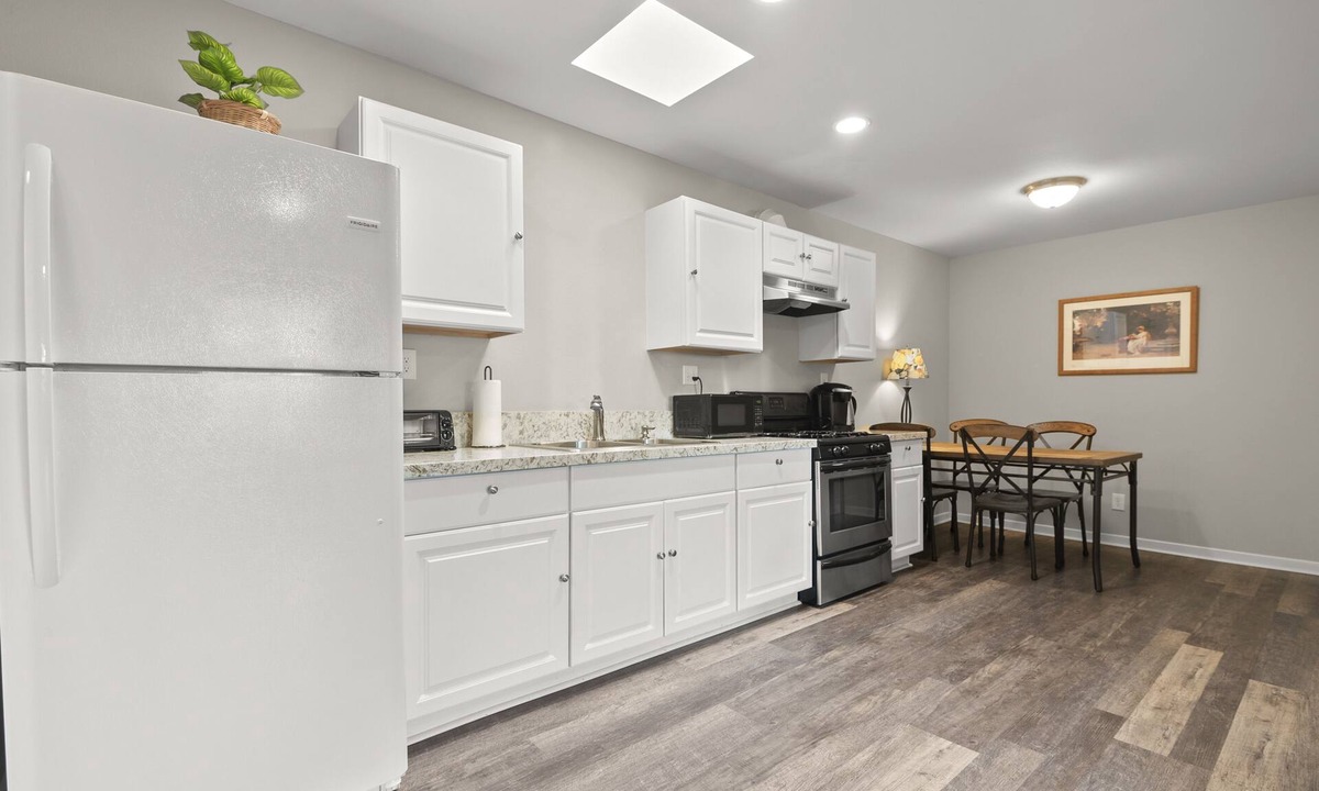 Glendora House | One Bedroom With Living Room Downtown Glendora