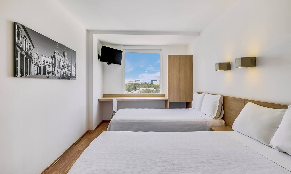 Leon Hotel | One Leon Poliforum