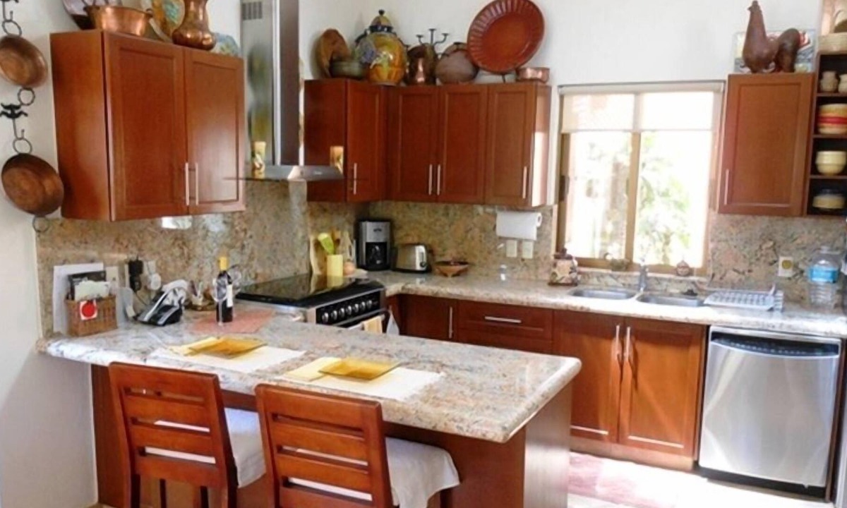San Antonio Tlayacapan House | Opportunity for the discerning guest looking for secure, gated resort community