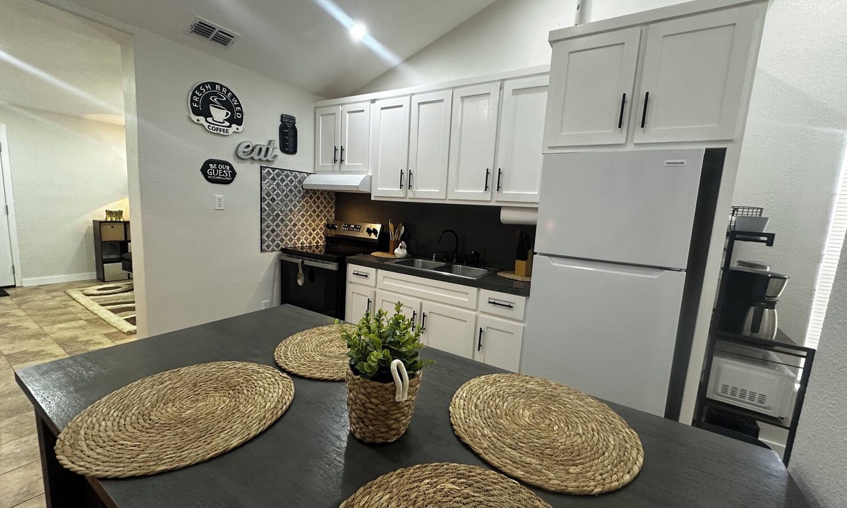 Sebastian Apartment | Orange Grove Duplex: 2 Bedroom -1Bath -Kitchenette