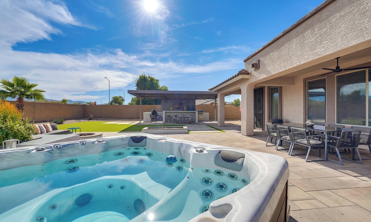 Laveen Village House | Outdoor Kitchen + Patio: Upscale Home Near Phoenix