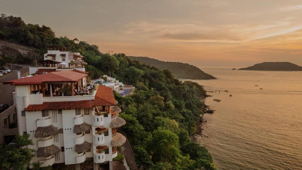Playa Las Gatas Hotel | Pacífica Grand Zihuatanejo